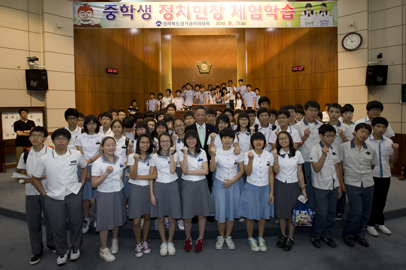 군산.익산소재 중학교학생회 임원 의회 방문(9-07)