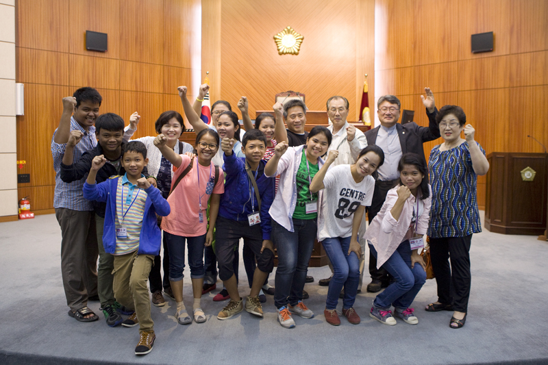 캄보디아 학생들 군산시의회 방문(06-15)