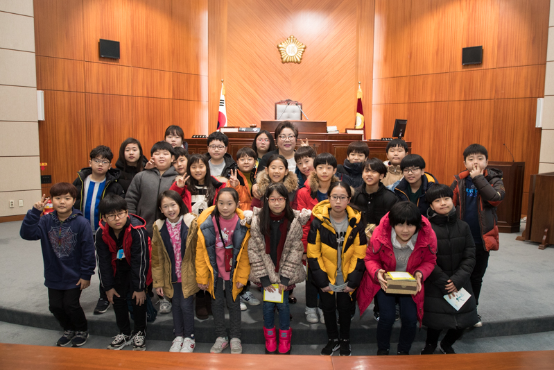 경포초등학교 학생들 의회 방문 견학(12-07)