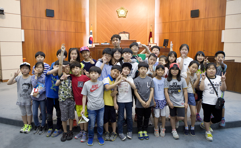 지곡초등학교 학생들 의회 방문(05-26)