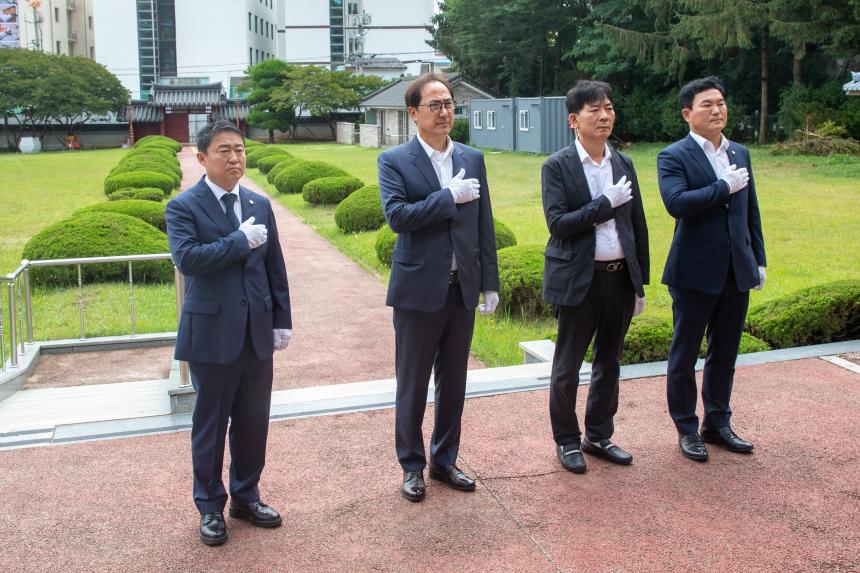 후반기 의장단 군경묘지 참배(07-01)